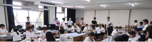 校区研修の様子（理科）